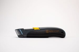 Titan Auto Retract Utility Knife